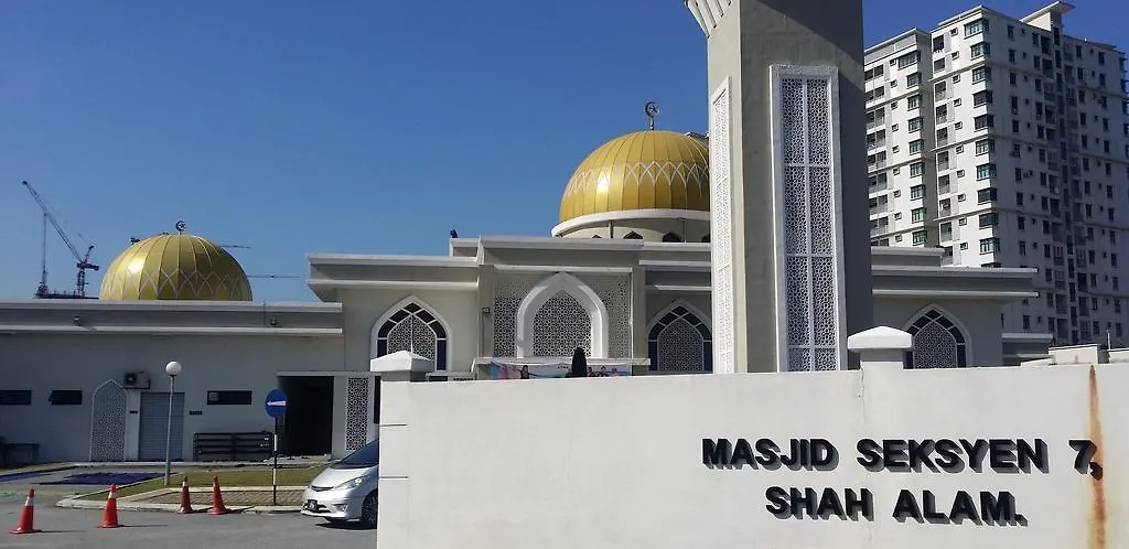 Al Hawi Holiday Home Shah Alam