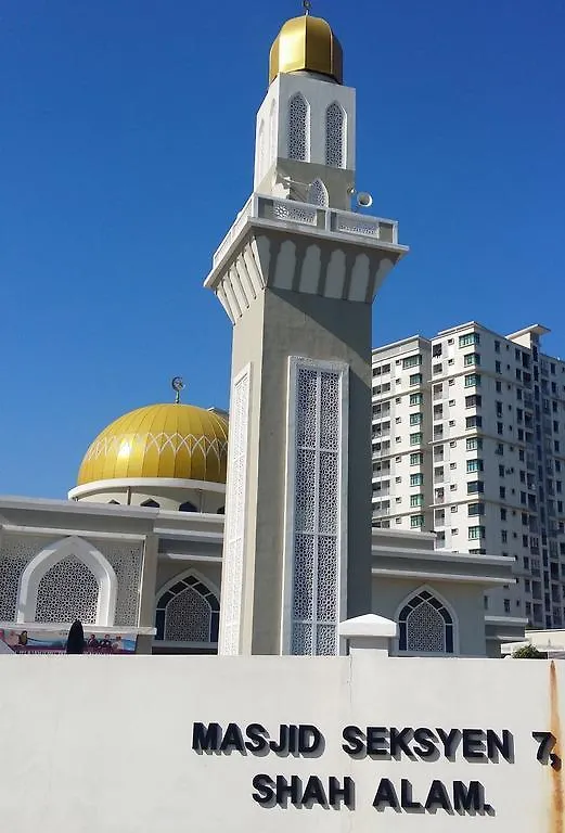 Al Hawi Holiday Home Shah Alam