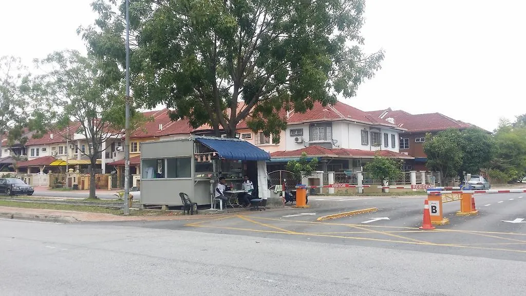 Al Hawi Holiday Home Shah Alam